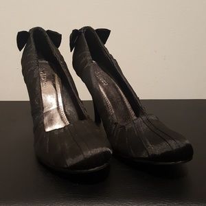 Blavk Satin formal heels with bow